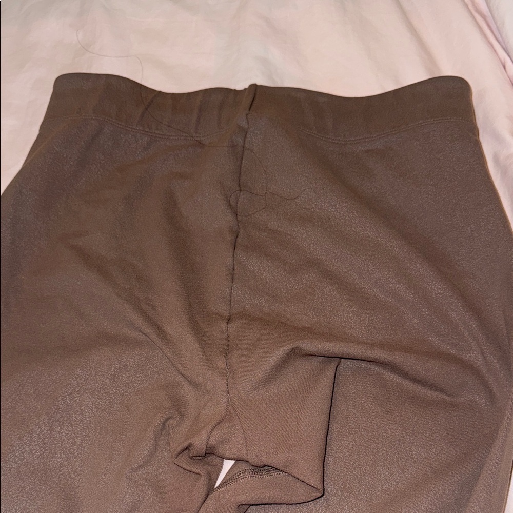 ALO Yoga Tan Activewear Set - Picture 15 of 15